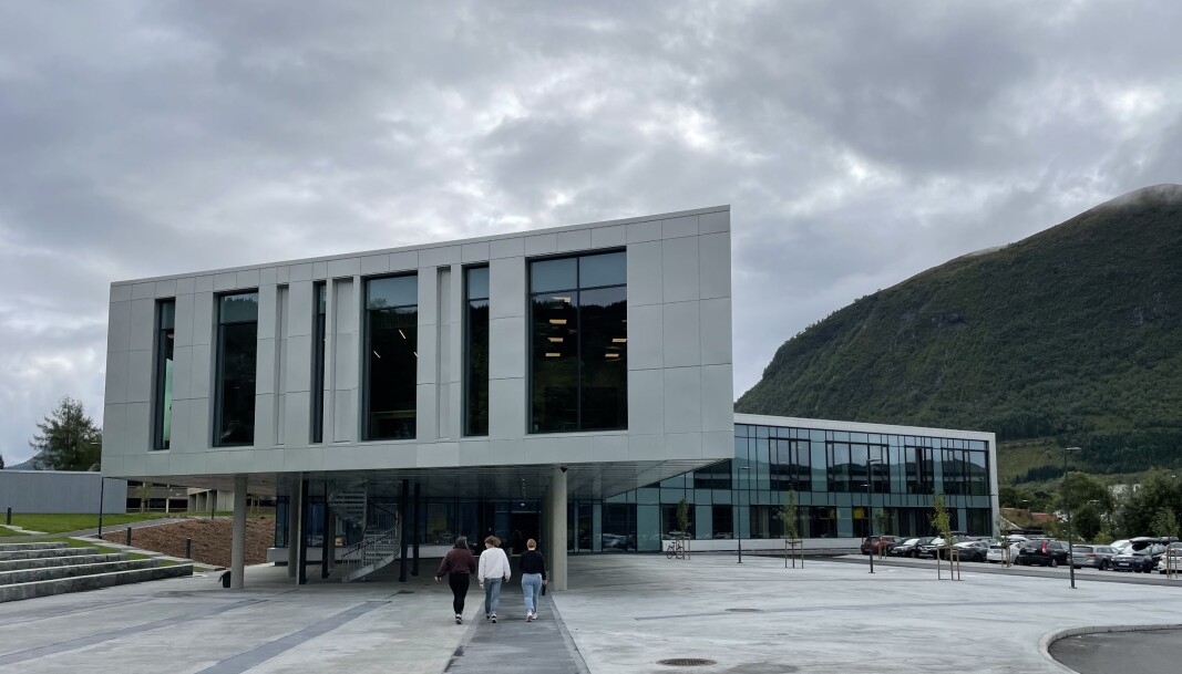 SKUE: Det nye mediebygget ved ved Høgskulen i Volda, Sivert Aarflot-huset. Bygget har en prislapp på over 250 millioner norske kroner. SKUE: Det nye mediebygget ved ved Høgskulen i Volda, Sivert Aarflot-huset. Bygget har en prislapp på over 250 millioner norske kroner.