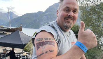BLODFAN: Thor Gunnar Frogner nølte ikke med å vise frem Vassendgutane-tatoveringen.