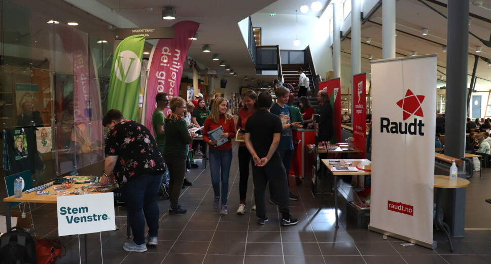 Tirsdag holdt stortingspartiene stand på Høgskulen i Volda, etter invitasjon fra Studentparlamentet.