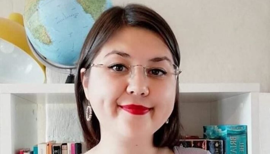Oana Skarboe gleder seg til å bli en del av laget på Herøy folkebiliotek. Oana Skarboe gleder seg til å bli en del av laget på Herøy folkebiliotek.