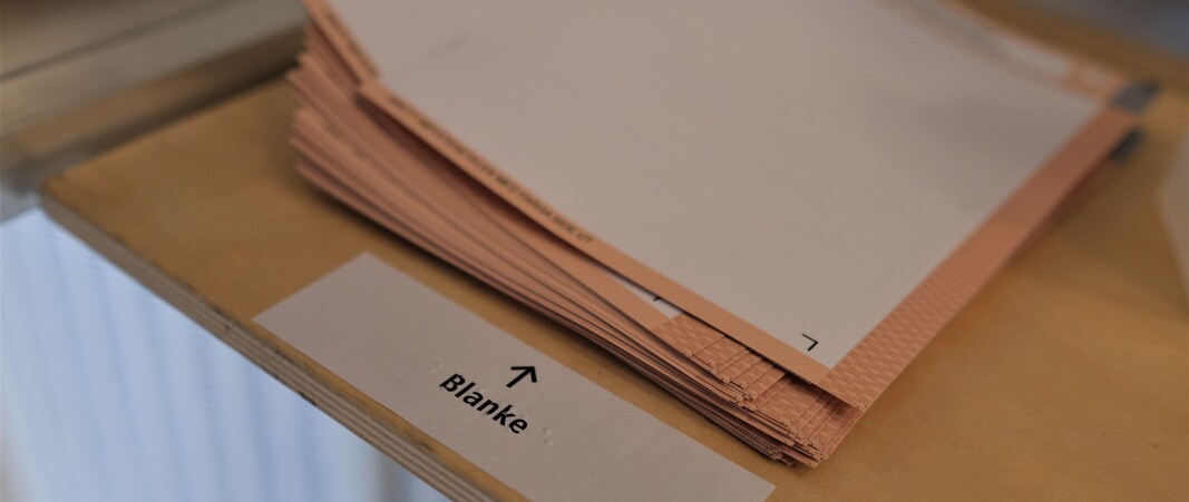 Stemmesedlene er identifisert med blindeskrift. Stemmesedlene er identifisert med blindeskrift.