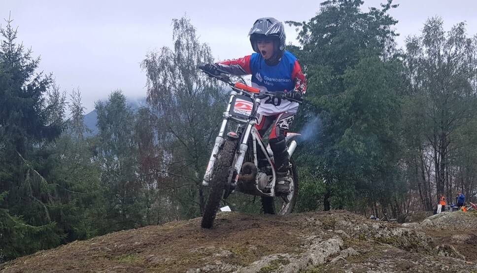 Axel Marius Eikremsvik Tolaas (10) brølte av glede da han klarte den utfordrende seksjonen i løypa.