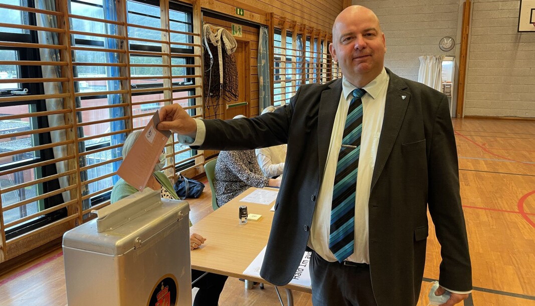 STEMMERETT: Ordføreren i Sande kommune, Olav Myklebust, mener det er viktig at alle bruker stemmeretten sin på valgdagen. STEMMERETT: Ordføreren i Sande kommune, Olav Myklebust, mener det er viktig at alle bruker stemmeretten sin på valgdagen.