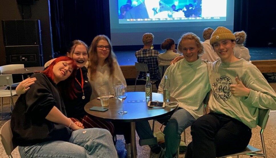 F.v: Studenter ved Høgskulen i Volda Oda Gjerdahl (19), Fride S. Dyb (19), Guro Nordby (20), Sondre Nerland (20) og August Øyehaug Sellevold (19).