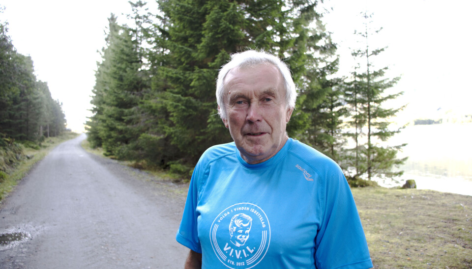SPREK: Knut Innselset er en sprek 74-åring. Hver mandag trener han sammen med løpegruppen sin ved Rotevatnet. Intervallene er på en kilometer. Innen seks minutter må løperne nå målstreken. SPREK: Knut Innselset er en sprek 74-åring. Hver mandag trener han sammen med løpegruppen sin ved Rotevatnet. Intervallene er på en kilometer. Innen seks minutter må løperne nå målstreken.