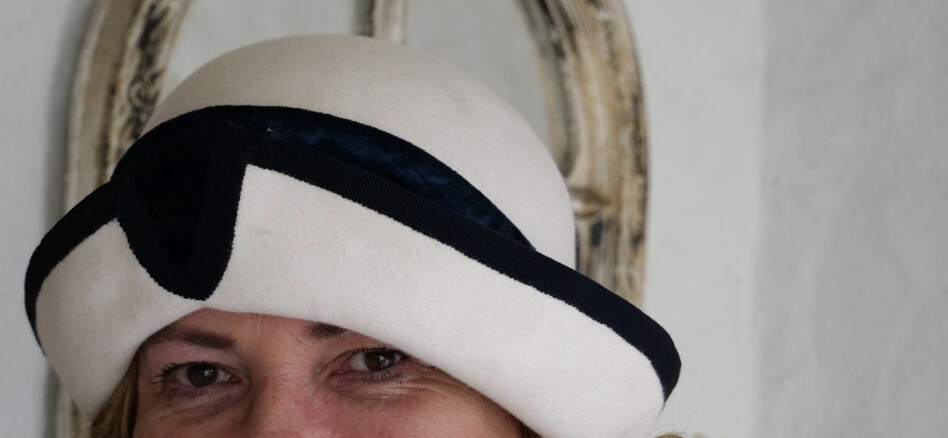 Tjukkere hatter egner seg fint i norsk vær, derfor er de fleste av Ninas hatter ofte av den solide sorten.