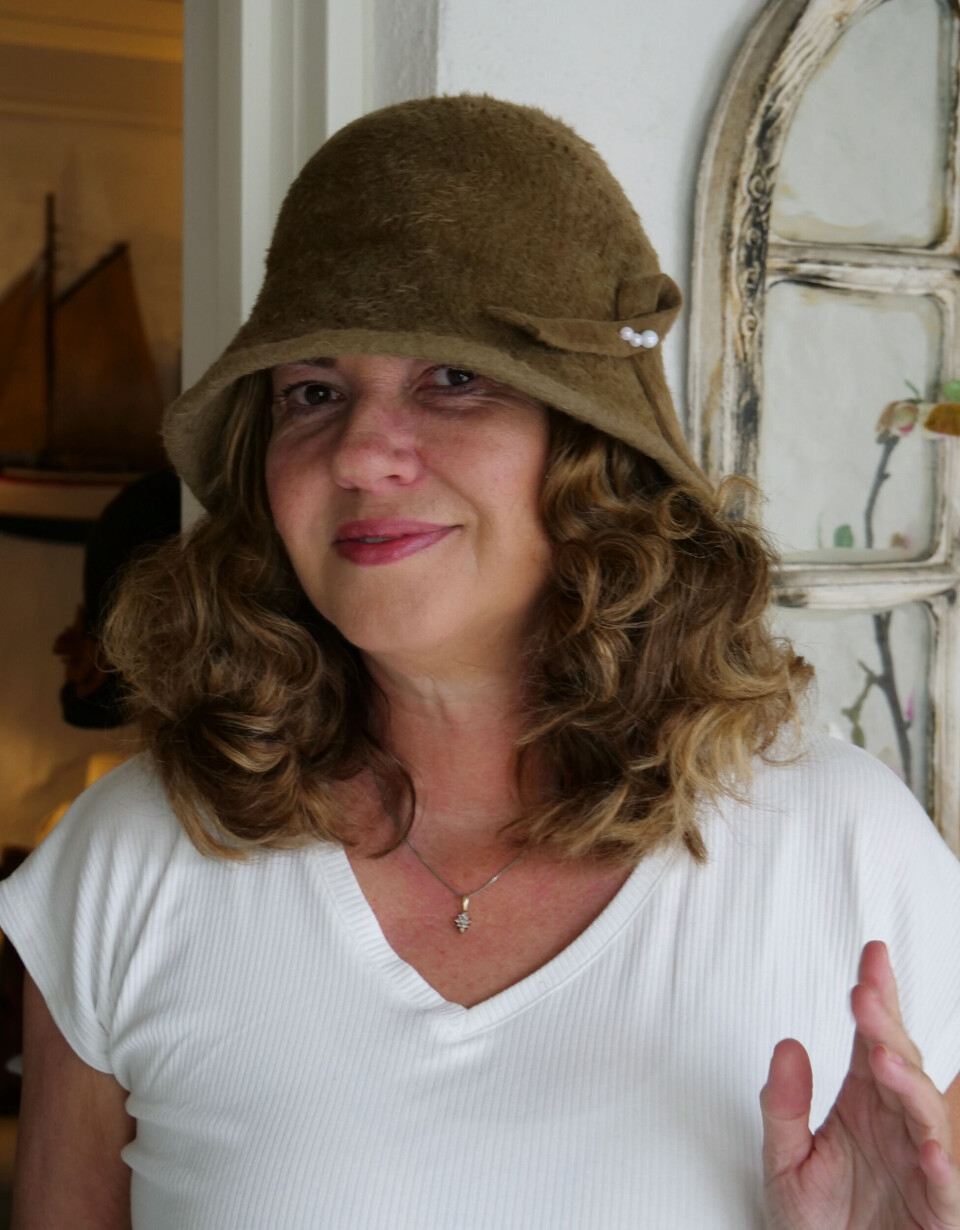 Bøttehatt: En klassisk bøttehatt kan alle gå med, mener Nina. Bøttehatt: En klassisk bøttehatt kan alle gå med, mener Nina.