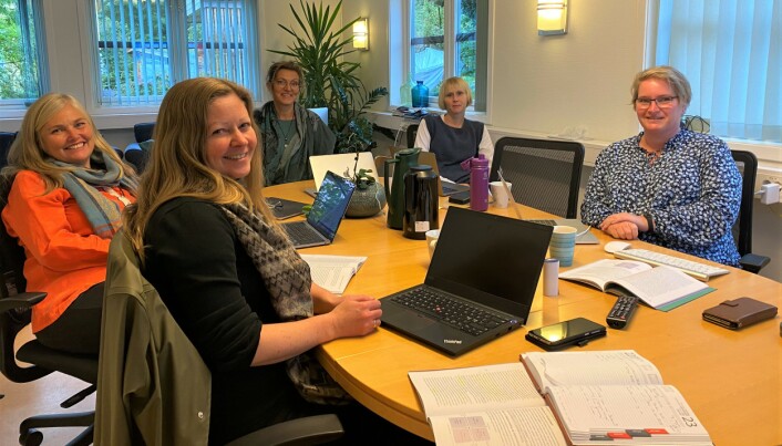 MØTE-GLEDE: Det er ikke ofte de ansatte hos Globalskolen får mulighet til å møtes fysisk. (f.v.) Turi Ø. Rustøy, Marte Sande, Karin Kolås, Caroline Overaa og Elisabeth Mork. MØTE-GLEDE: Det er ikke ofte de ansatte hos Globalskolen får mulighet til å møtes fysisk. (f.v.) Turi Ø. Rustøy, Marte Sande, Karin Kolås, Caroline Overaa og Elisabeth Mork.