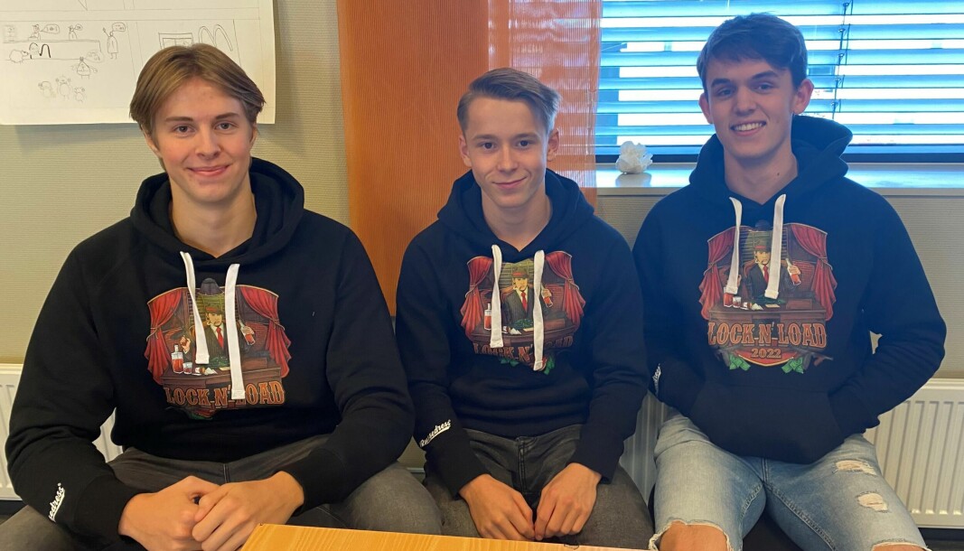 KOMPISER: Håvard Kolås (18), Eivind Jacobsen (17) og Ivar Vatne (18) opplever at gjeninnføringen av fraværsgrensa fører til stor usikkerhet.