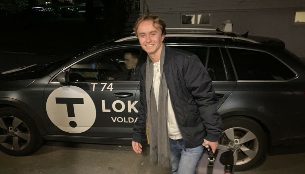 Det var en blid kar som møtte kjæresten i døra, til tross for litt komplikasjoner underveis på reisen. Det var en blid kar som møtte kjæresten i døra, til tross for litt komplikasjoner underveis på reisen.