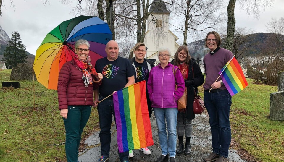 EN MILEPÆL: For første gang arrangeres det regnbuemesse i et kirkebygg på Nord-Vestlandet EN MILEPÆL: For første gang arrangeres det regnbuemesse i et kirkebygg på Nord-Vestlandet