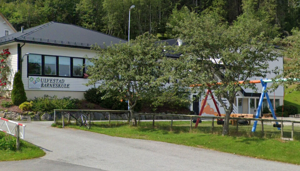 Då Ulvestad barneskule blei trua med nedlegging, blei det opna ein privatskule i staden. Då Ulvestad barneskule blei trua med nedlegging, blei det opna ein privatskule i staden.