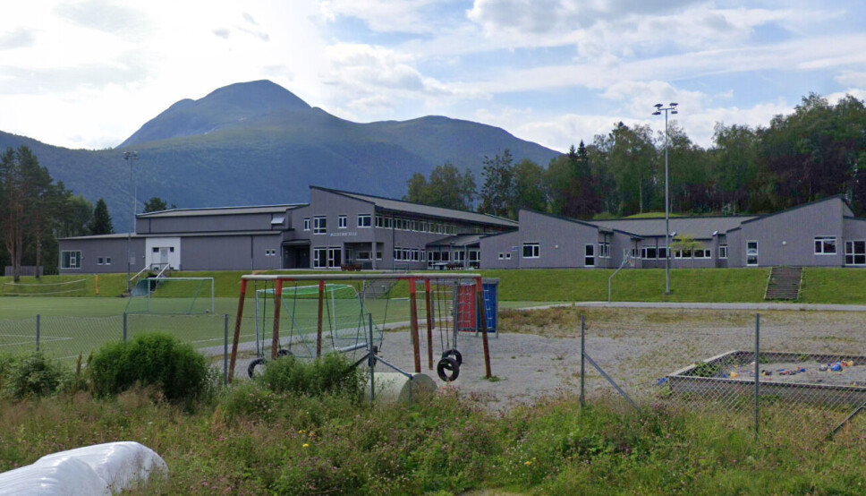 Dalsfjord skule blei bygd i 2012 og kosta 80 millionar kroner. Dalsfjord skule blei bygd i 2012 og kosta 80 millionar kroner.