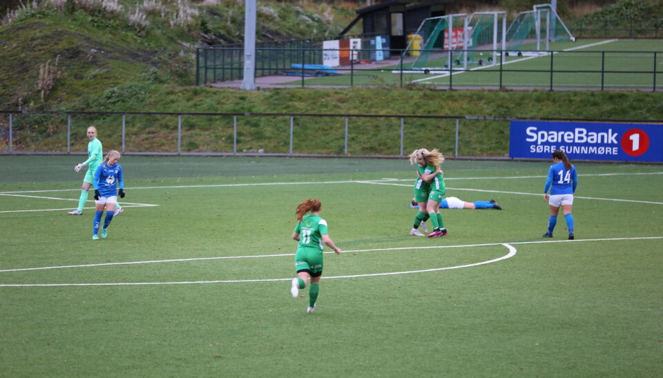 MÅL, MÅL OG MÅL: Volda kan juble nok en gang etter scoring mot Hødd MÅL, MÅL OG MÅL: Volda kan juble nok en gang etter scoring mot Hødd