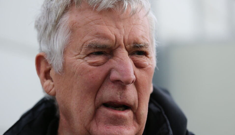 Kåre Fjørtoft (78) bruker deler av fritiden sin til å dømme fotballkamper. Kåre Fjørtoft (78) bruker deler av fritiden sin til å dømme fotballkamper.