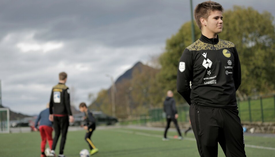 Andreas Skoge tok en liten pause fra treningsøkten med 9-åringene for å snakke om rammen på River Plate lørdag. Andreas Skoge tok en liten pause fra treningsøkten med 9-åringene for å snakke om rammen på River Plate lørdag.