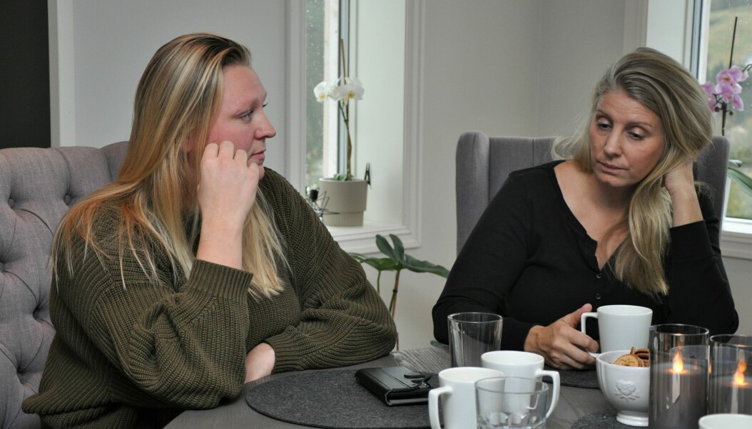 Mødrene Janita Førde, og Linda Hatlestad er fortvilet og slitne etter å ha kjempet for å få politikerne til å høre på dem i lang tid.