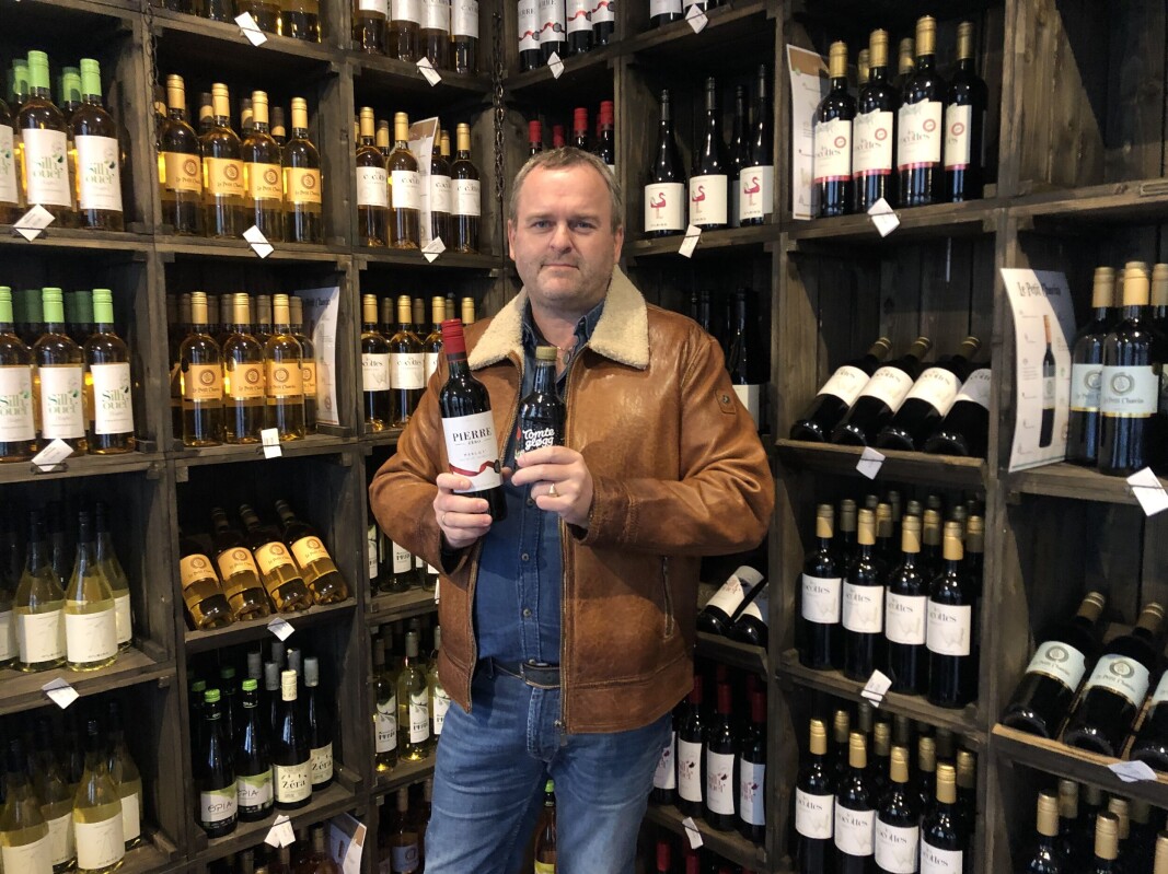 Bjørn Helset, daglig leder i Vinifera, viser fram julens nyheter. Bjørn Helset, daglig leder i Vinifera, viser fram julens nyheter.