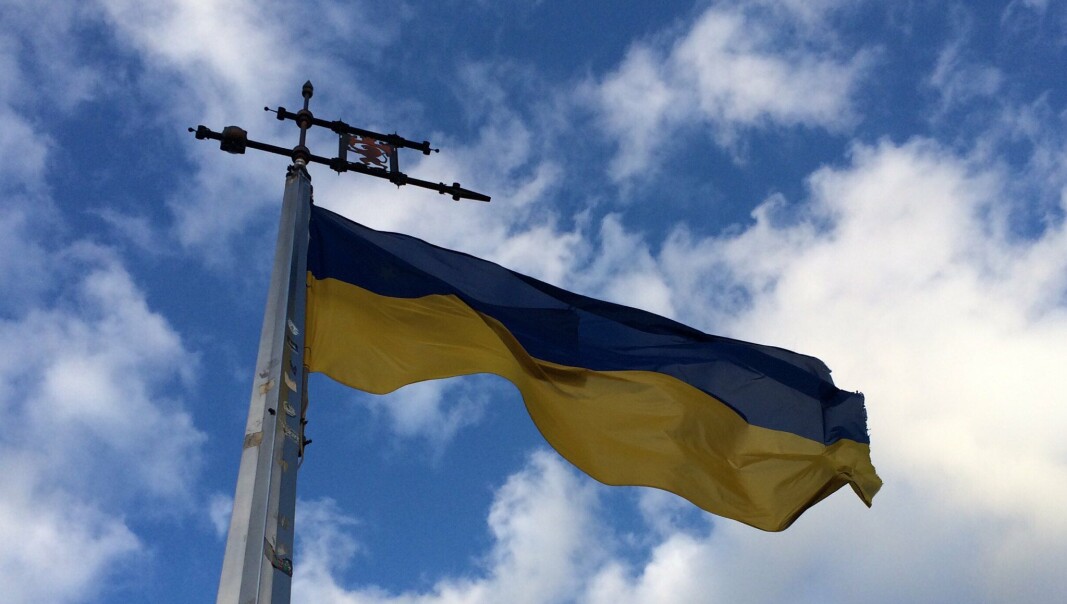 STØTTER UKRAINA: STØTTER UKRAINA: