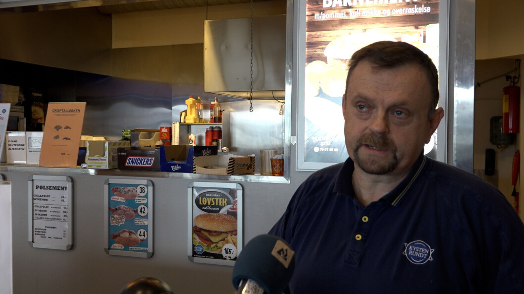 Sjef på Naustet Grill i Volda Bjørn Gjerseth håper å kunne fortsette bedriften etter at Burger King kommer til bygda. Sjef på Naustet Grill i Volda Bjørn Gjerseth håper å kunne fortsette bedriften etter at Burger King kommer til bygda.