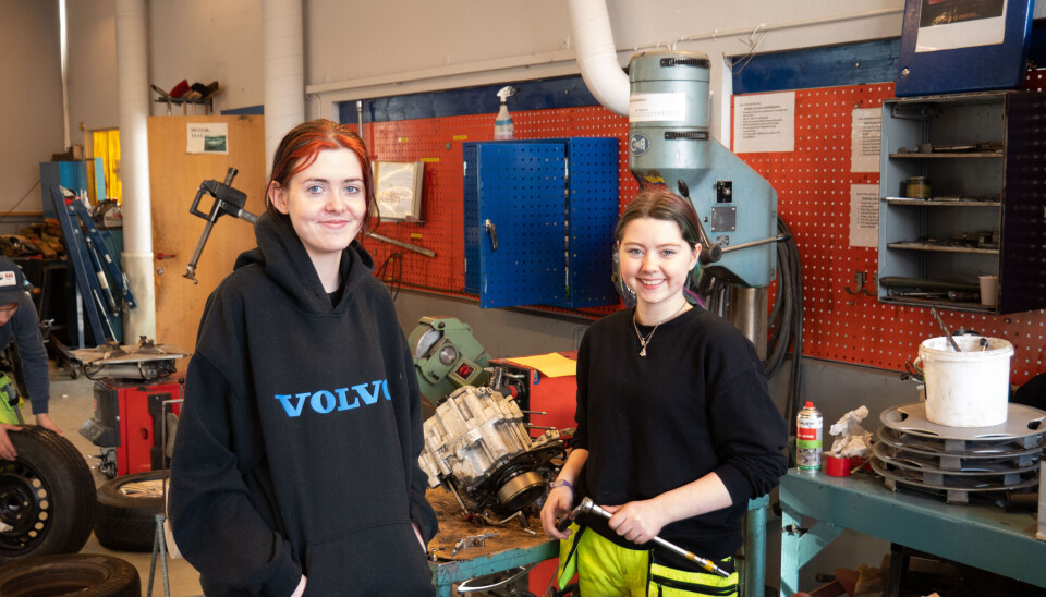 TEKONOLOGI OG PRODUKSJONSFAG: Tiril Humberset Kvernberg og Malene Raudøy