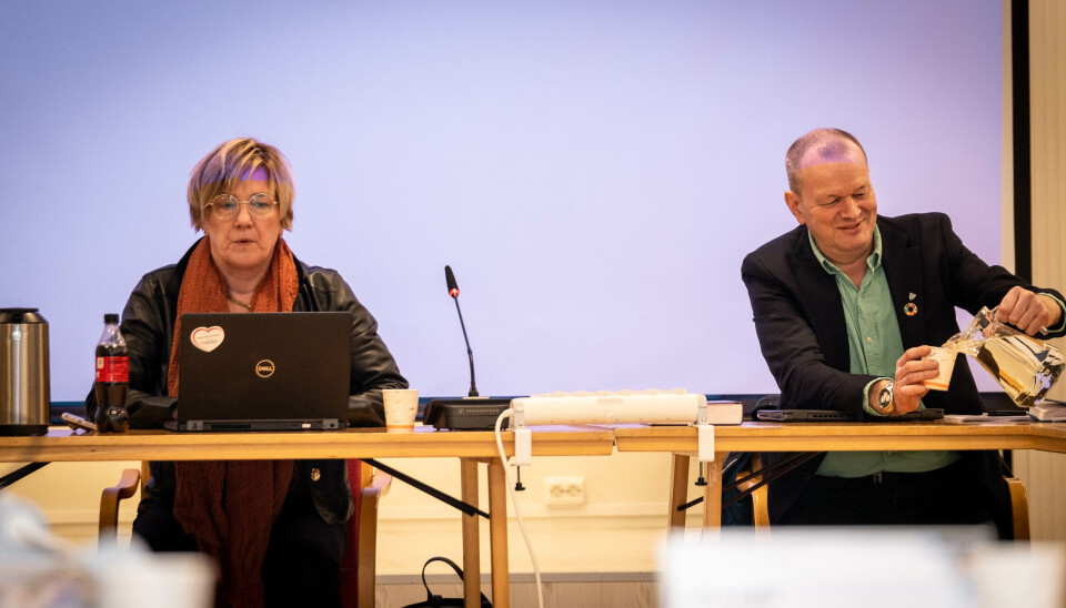 VIL HJELPE: Ordfører i Volda Sølvi Dimmen (Sp) og kommunedirektør Rune Sjurgard under kommunestyremøtet torsdag 10. mars. Der diskuterte de flyktningskrisen i Ukrania. VIL HJELPE: Ordfører i Volda Sølvi Dimmen (Sp) og kommunedirektør Rune Sjurgard under kommunestyremøtet torsdag 10. mars. Der diskuterte de flyktningskrisen i Ukrania.