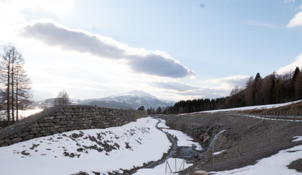 ØRSTA: Vollen som sikrer boligfelt og bebyggelse mot skredfare.