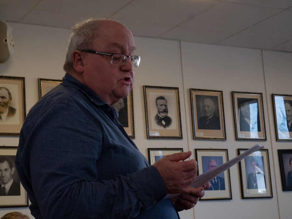 MØTE: Arnstein Nupen legger frem saken for formannskapet.