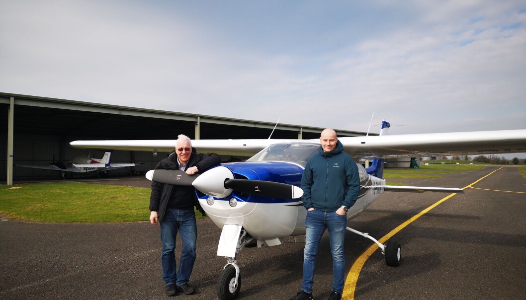 STOLT OVER INNKJØP: Oddvar Strand og Fredrik Bjørneset i England og henter nytt redningsfly. STOLT OVER INNKJØP: Oddvar Strand og Fredrik Bjørneset i England og henter nytt redningsfly.