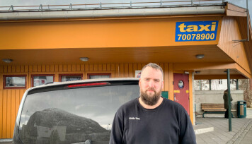 SJÅFØR: Kristoffer Yksnøy Aurstad kjører ofte på veiene i Volda og omegn. SJÅFØR: Kristoffer Yksnøy Aurstad kjører ofte på veiene i Volda og omegn.