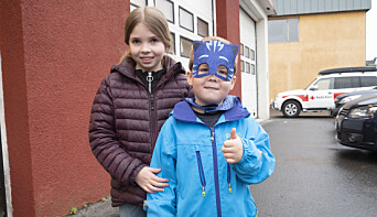 VIL HJELPE TIL: Samuline Myhre Hildre (9) og Ludvik Georg Myhre Hildre (5) har donert lekene sine til en god sak VIL HJELPE TIL: Samuline Myhre Hildre (9) og Ludvik Georg Myhre Hildre (5) har donert lekene sine til en god sak