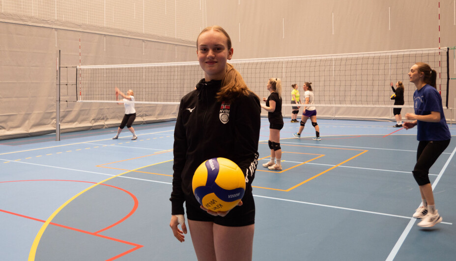 LAGSPILLER: Ingrid Kristine Simonsen (15) er fornøyd med samarbeidet under turneringen.