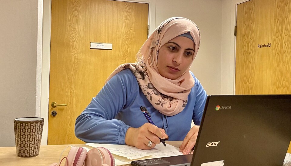 Wouroud Asjasem jobber hardt med studiene Wouroud Asjasem jobber hardt med studiene