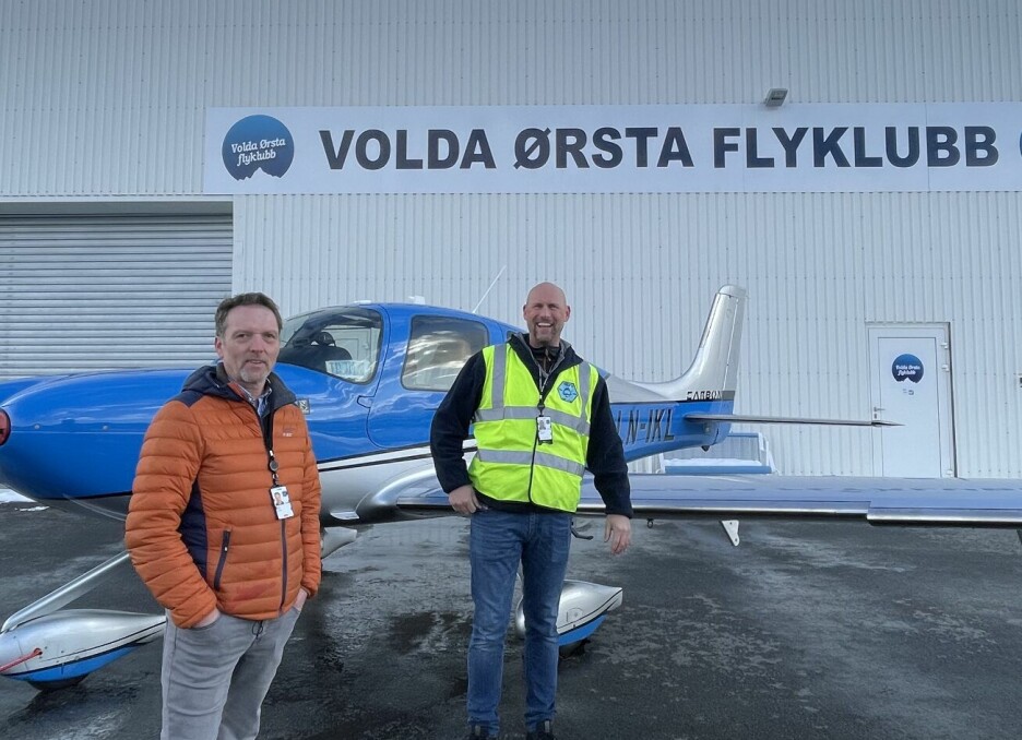 ENGASJERT: Både Per Ivar Solheim og Yngve Eidet er engasjerte medlemmer av Flyklubben. Foto: Christine Karlsen