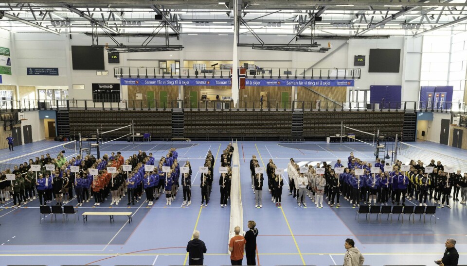 LAG FRA HELE LANDET: I helga arrangeres det Volleyball NM U15 i Volda og Ulsteinvik. Bildet er fra åpningseremonien tidlig fredag.