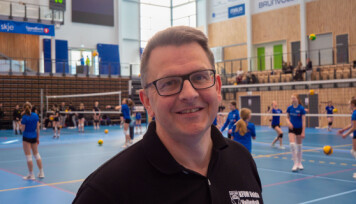 TRENER MED TROA: – Det viktigste er at vi holder hodet kaldt, sier Bernaas. TRENER MED TROA: – Det viktigste er at vi holder hodet kaldt, sier Bernaas.