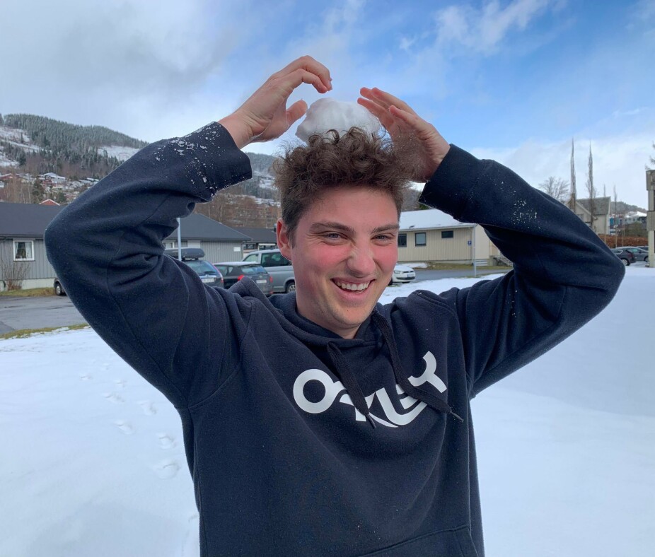 SNØBALLKRIG: Det som gir Fredrik aller mest påskestemning er en god og real snøballkrig.