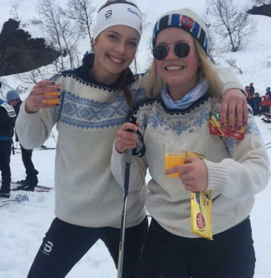 TRADISJONER: Julie varmer opp til Sirdalsløpet med Solo og Kvikk lunsj.