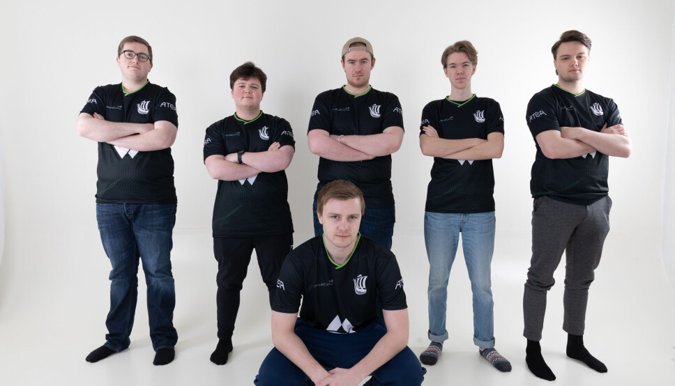 Topplaget til Metizport. Fra venstre: Jørgen Vik, Joakim Tuene, Martin Magnes, Oliver Olsen, Emil Kaasa. Fremst: Kim Fredrik Winther Foto: Metizport