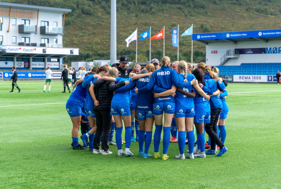 TAP: Hødds kvinnelag tapte 0-1 for Træff tidligere på dagen. TAP: Hødds kvinnelag tapte 0-1 for Træff tidligere på dagen.