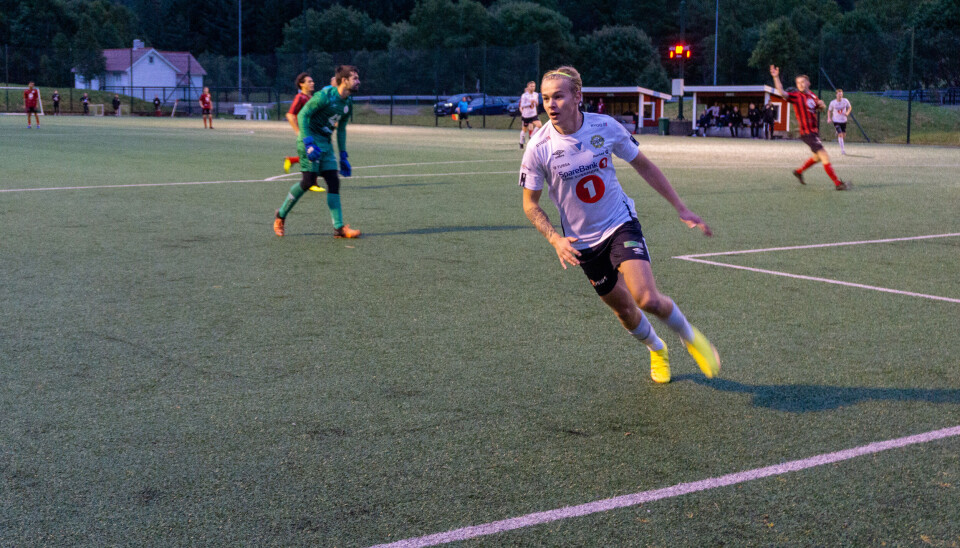 MATCHVINNER: Her har Martin Hjelle Bondhus fra Ørsta, som kom inn et kvarter før slutt, nettopp satt inn 2-1 mot LGFK/Gjerdsvika. MATCHVINNER: Her har Martin Hjelle Bondhus fra Ørsta, som kom inn et kvarter før slutt, nettopp satt inn 2-1 mot LGFK/Gjerdsvika.