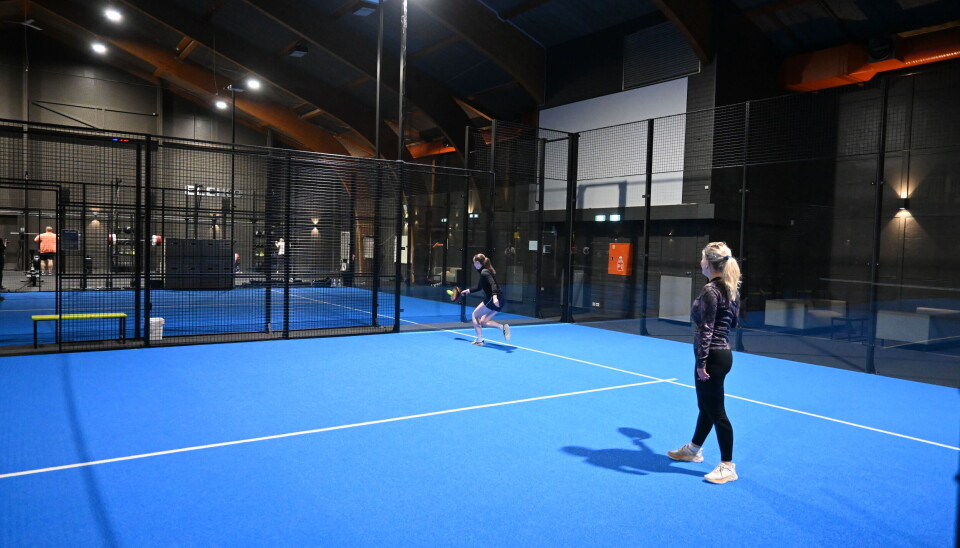 Koste seg: Disse jentene spilte padel i hallen denne mandagen. Koste seg: Disse jentene spilte padel i hallen denne mandagen.