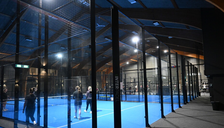 Inne i hallen: InterPadel Volda.