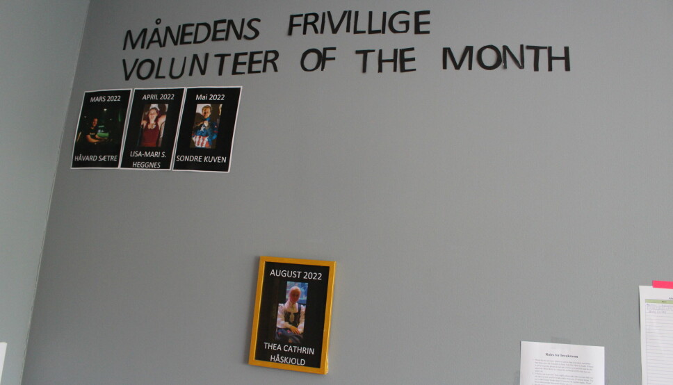 I august ble Håskjold kåret til månedens frivillige. Hun ble hyllet for jobben, og fikk et bilde av seg selv på veggen.