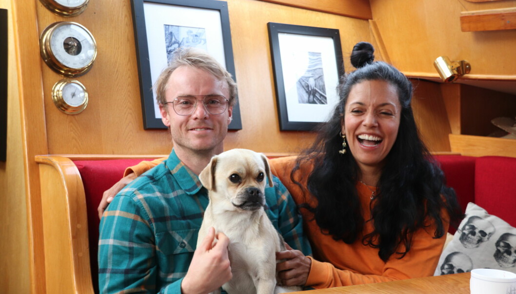 FAMILIE: Ulrik og Maria har blitt en familie på tre med hunden Ramoncito.