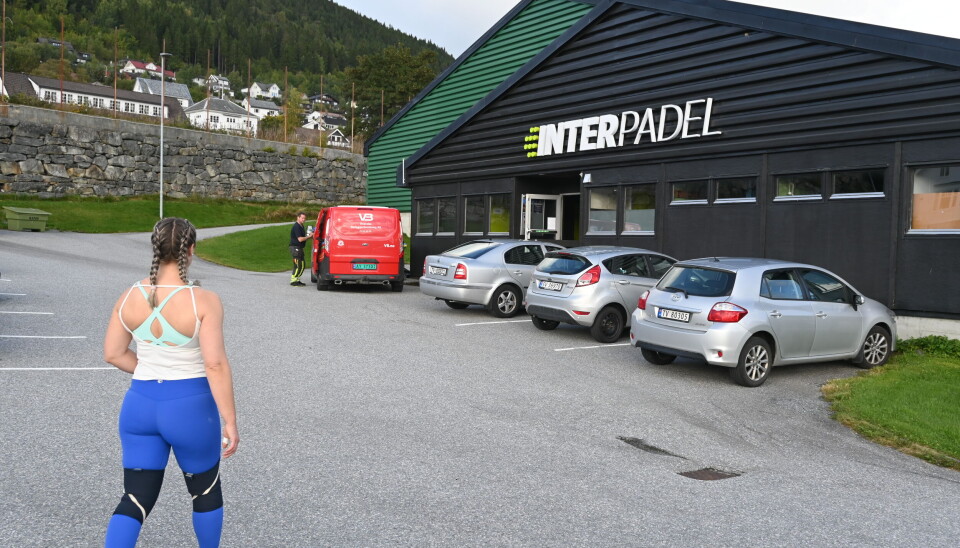 På veg inn til trening: Stine Mari reiser med en gang fra jobb for å ha tid til trening i Voldahallen. På veg inn til trening: Stine Mari reiser med en gang fra jobb for å ha tid til trening i Voldahallen.
