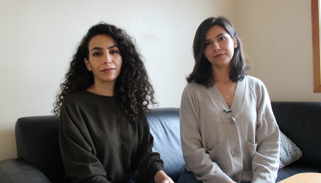 Shiva (34) og Maria Ghalvazi (30) kan nå følge med på de dødlige protestene i Iran fra trygge studiebygda, Volda. Tidligere har søstrene selv kjent på brutaliteten fra det iranske regimet.