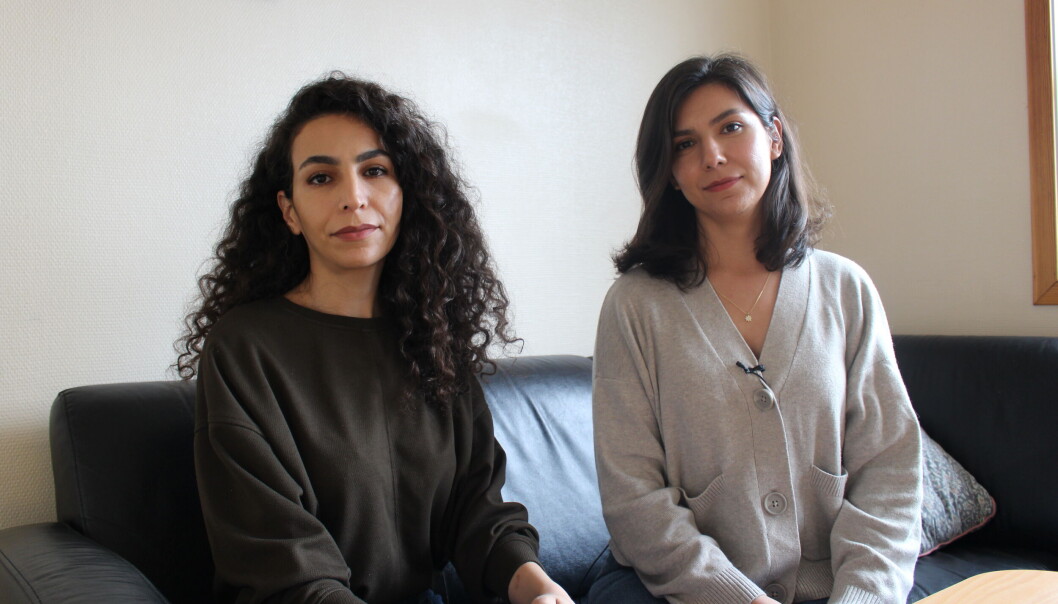 Shiva (34) og Maria Ghalvazi (30) kan nå følge med på de dødlige protestene i Iran fra trygge studiebygda, Volda. Tidligere har søstrene selv kjent på brutaliteten fra det iranske regimet. Shiva (34) og Maria Ghalvazi (30) kan nå følge med på de dødlige protestene i Iran fra trygge studiebygda, Volda. Tidligere har søstrene selv kjent på brutaliteten fra det iranske regimet.