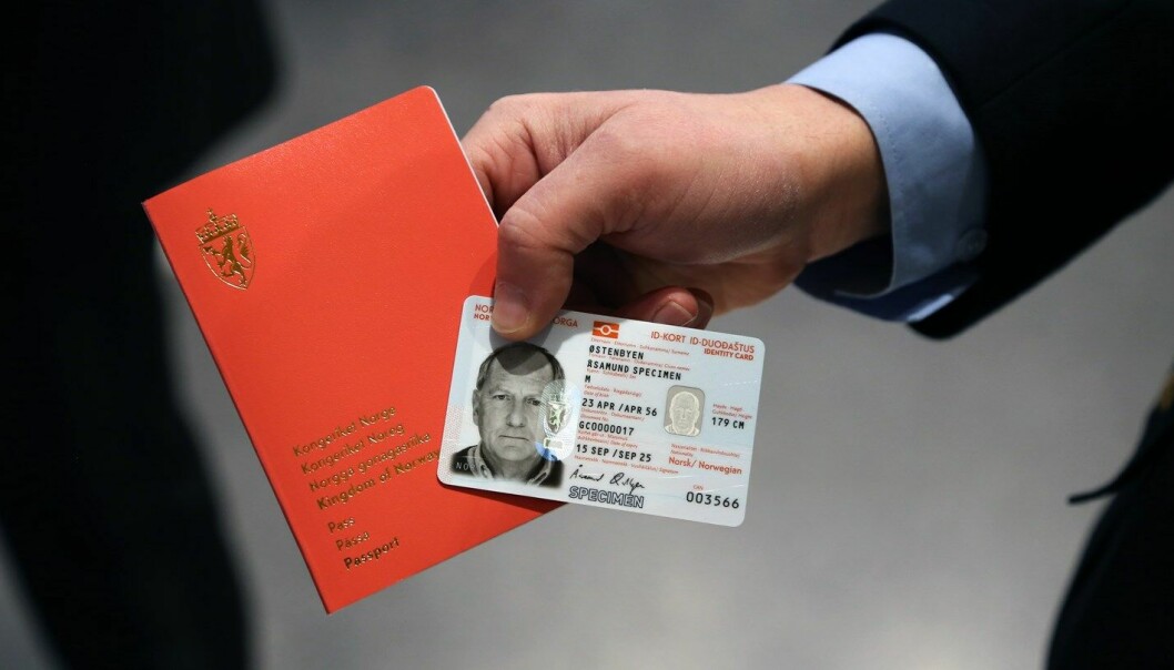 Illustrasjonsfoto: Slik ser det nye passet og ID-kortet ut.