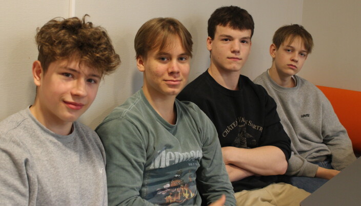 Marcel Szymanski, Fredrik Kihle, Mak Topic og Georg Amundsen mener terskelen for å sende nakenbilder er høy. Marcel Szymanski, Fredrik Kihle, Mak Topic og Georg Amundsen mener terskelen for å sende nakenbilder er høy.